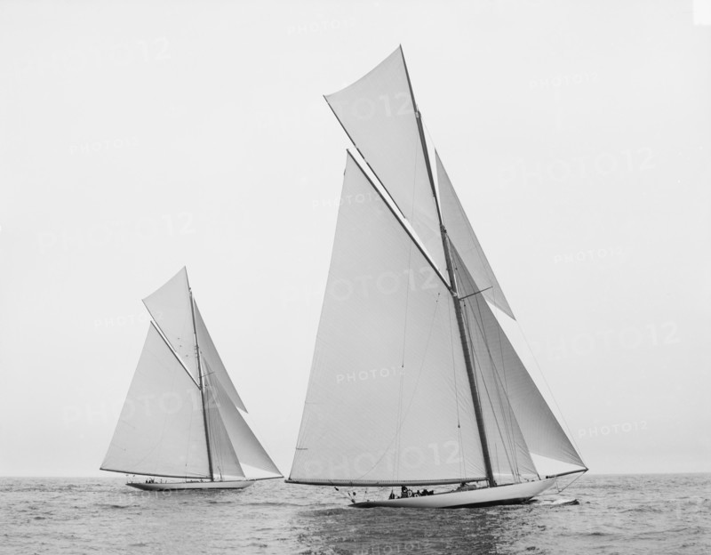 Reliance and Shamrock III, Start of America's Cup Race, Detroit Publishing Company, New York City Harbor, New York, USA, August 1903