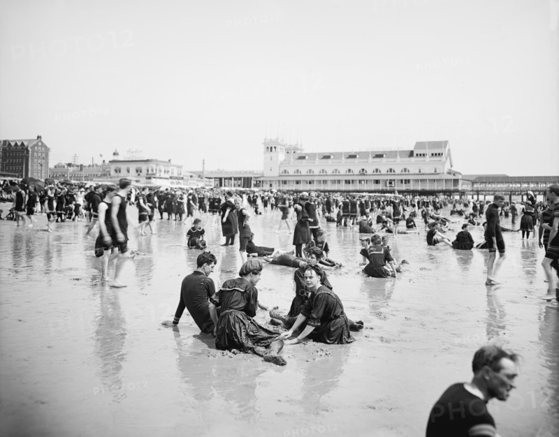 Beach Crowd, Atlantic City, New Jersey, USA, Detroit Publishing Company, 1900