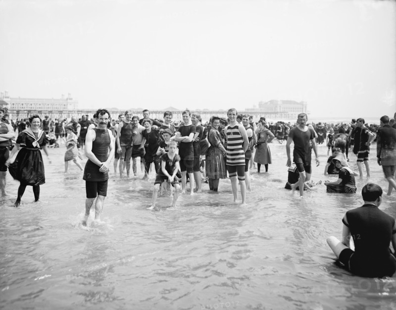 Beach Crowd, Atlantic City, New Jersey, USA, Detroit Publishing Company, 1900