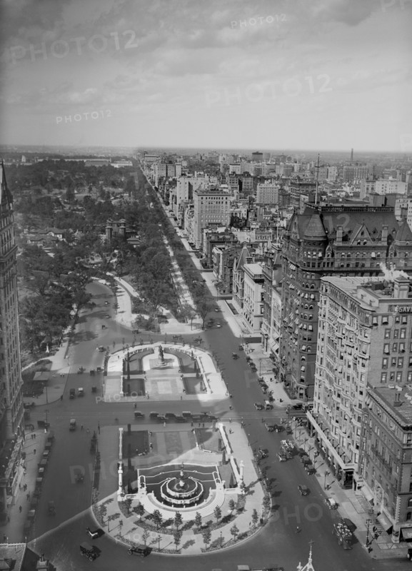 Fifth Avenue and the Plaza, North toward Central Park, New York City, New York, USA, Detroit Publishing Company, 1920