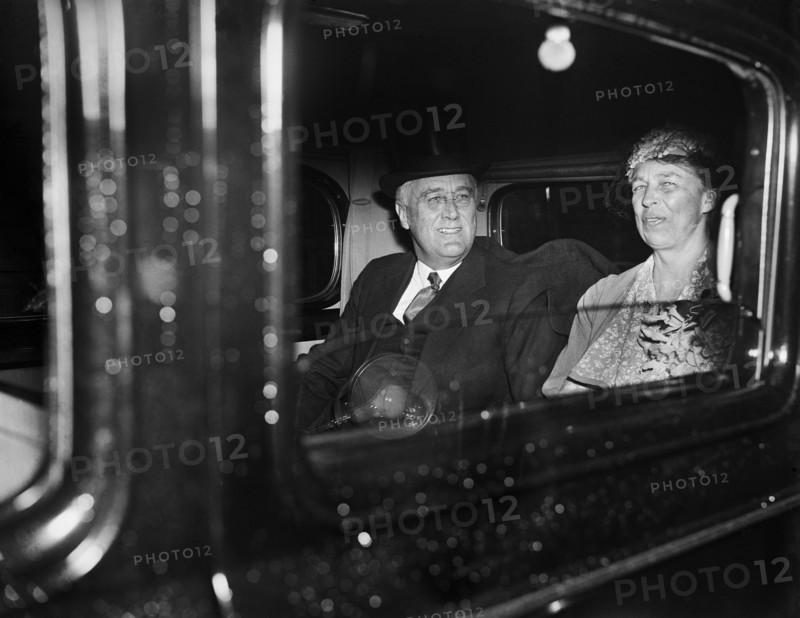 U.S. President Franklin Roosevelt and First Lady Eleanor Roosevelt, Portrait in Car after Easter Service, Washington DC, USA, Harris & Ewing, 1935