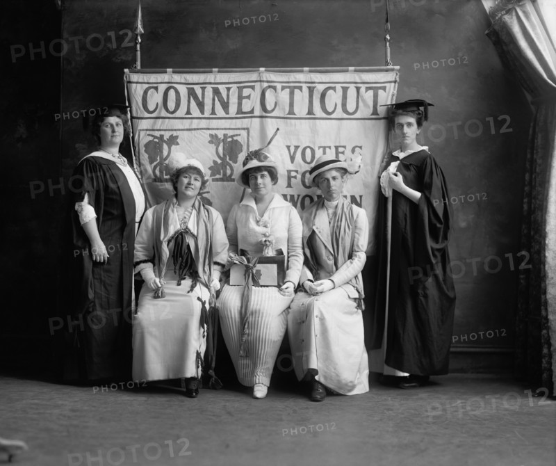 Mrs. Ernest Seton and Group of Suffragists, Connecticut Votes for Women League, Washington DC, USA, Harris & Ewing, 1917