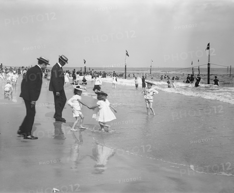 Beachgoers, Rockaway, New York, USA, Detroit Publishing Company, 1901