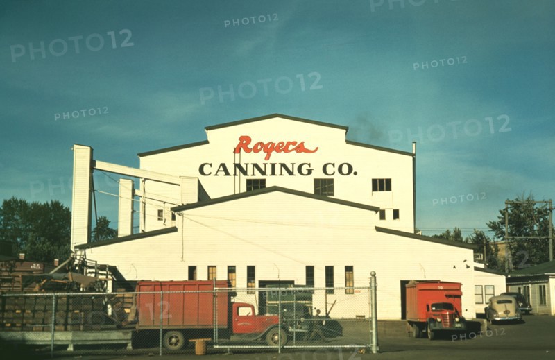 Rogers Canning Co., Canning Plant, Milton-Freewater, Oregon, USA, Russell Lee for Farm Security Administration - Office of War Information, July 1941