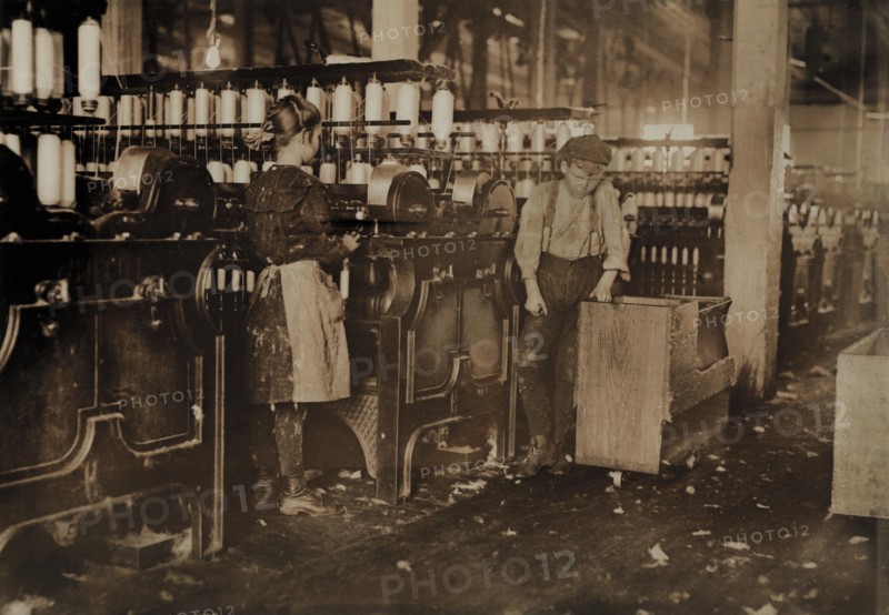 Young Spinner and Doffer, Catawba Cotton Mills, Newton, North Carolina, USA, Lewis Hine for National Child Labor Committee, December 1908