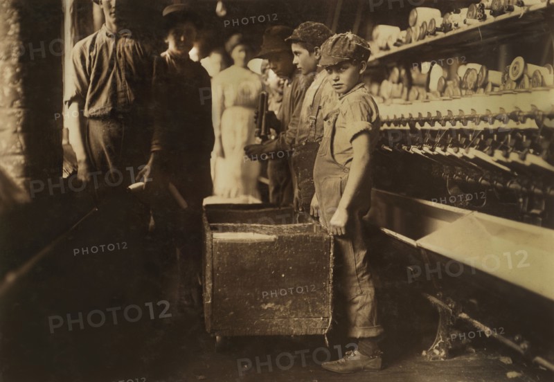 Young Doffers, Elk Cotton Mills, Fayetteville, Tennessee, USA, Lewis Hine for National Child Labor Committee, November 1910