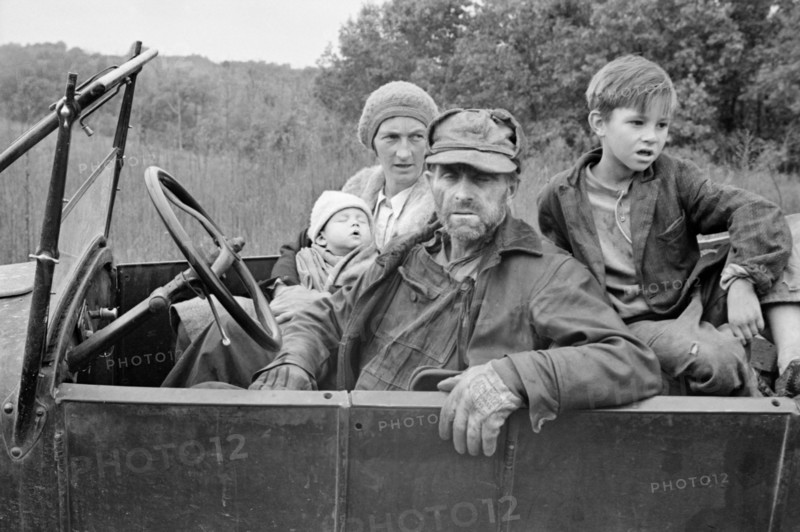 Destitute Family, Ozark Mountains, Arkansas, USA, Ben Shahn for U.S. Resettlement Administration, October 1935