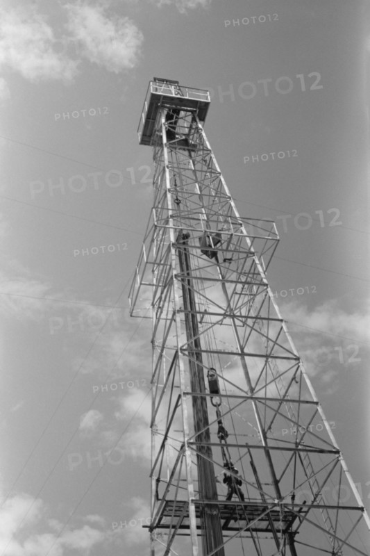 Oil Derrick, Low Angle View, Oklahoma City, Oklahoma, USA, Russell Lee, Farm Security Administration, August 1939