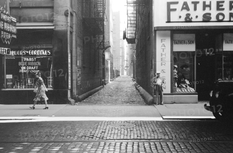 Alley, Downtown Chicago, Illinois, USA, John Vachon, Farm Security Administration, July 1940