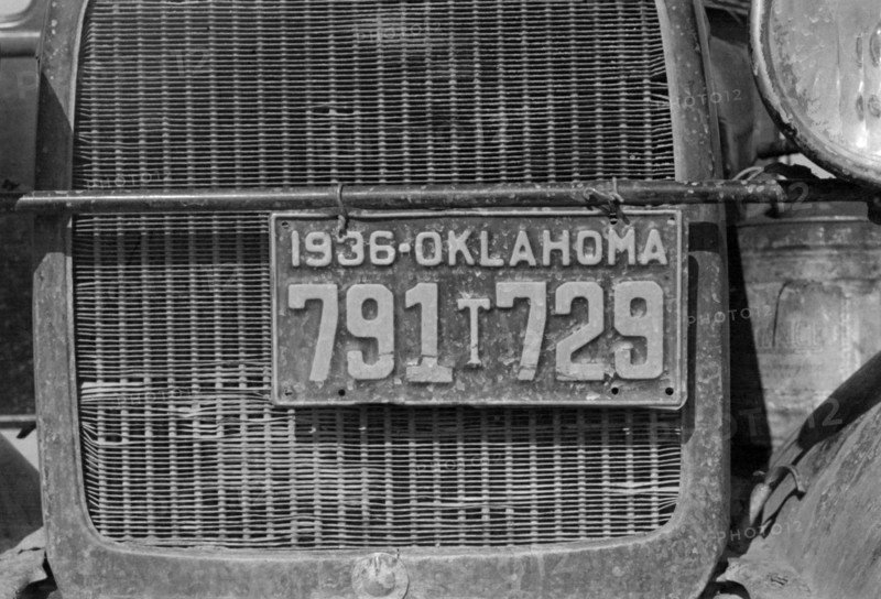 Radiator and License Plate of Oklahoma Cotton Picker's Car, San Joaquin Valley, near Fresno, California, USA, Dorothea Lange, Farm Security Administration, November 1936