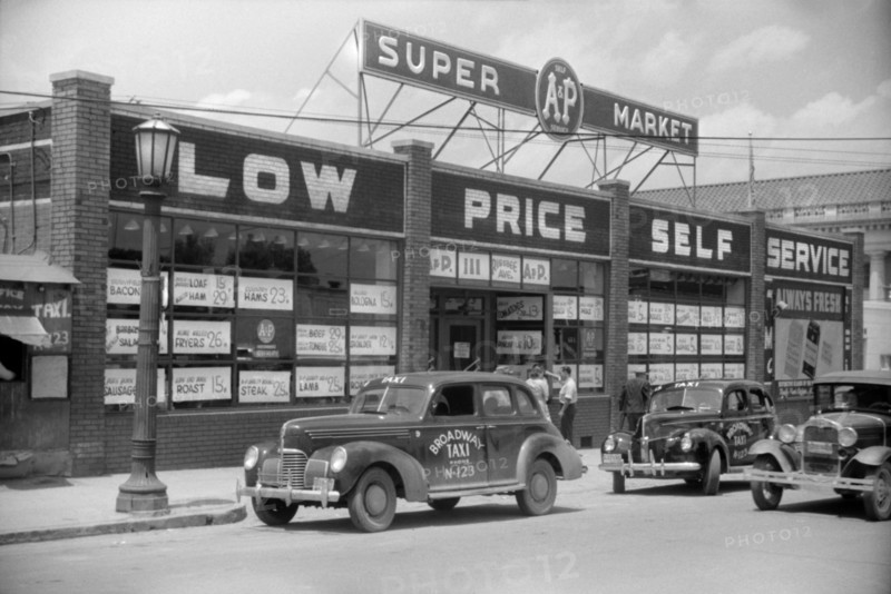 Super Market, Durham, North Carolina, USA, Jack Delano, Office of War Information, May 1940