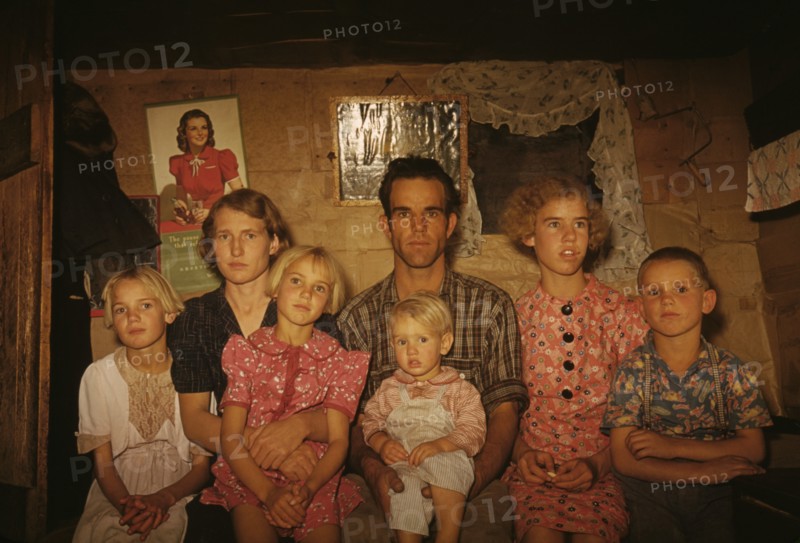 Jack Whinery, Homesteader, with his Wife and Five Children, Pie Town, New Mexico, USA, Russell Lee, September 1940