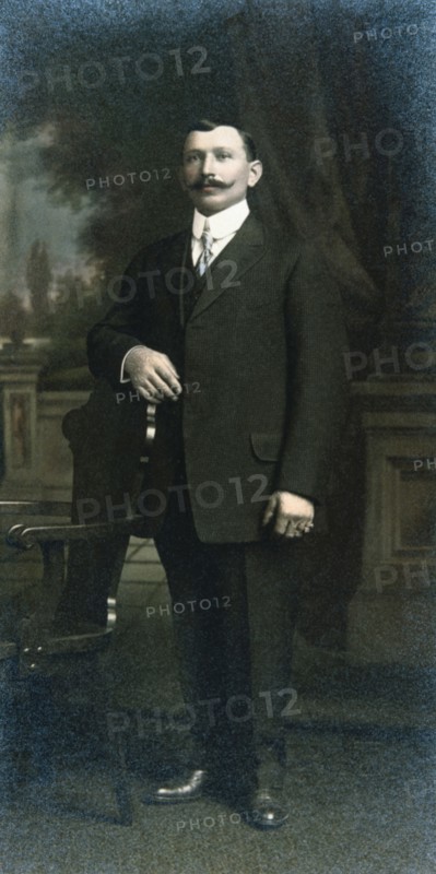Man in Suit, Portrait, Chicago, Illinois, USA, circa 1910