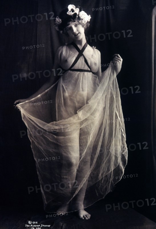Draped Woman, American Glamour, circa 1912