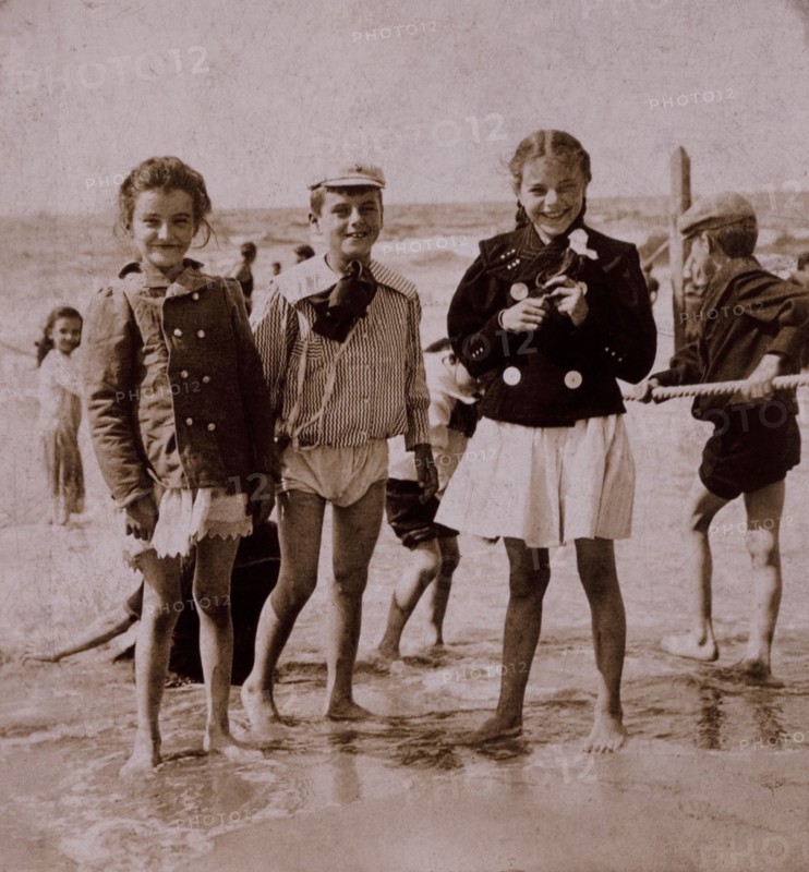 Children on Beach, Coney Island, New York City, USA, Stereo Photograph, 1901