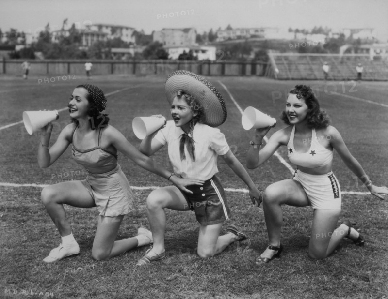 June Travis, Toddy Peterson and Suzanne Ridgeway, On-Set of the Film, Mr. Doodle Kicks Off, 1938