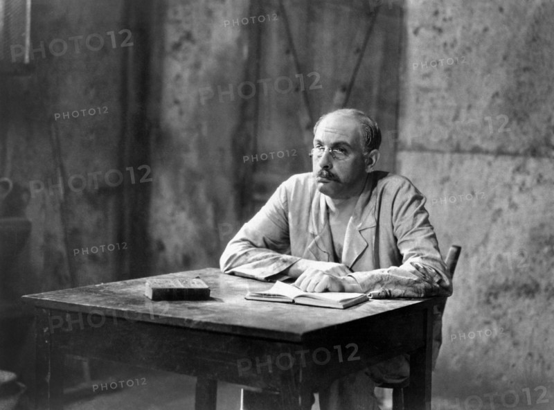 Cedric Hardwicke on-set of the Film, Dreyfus, 1931