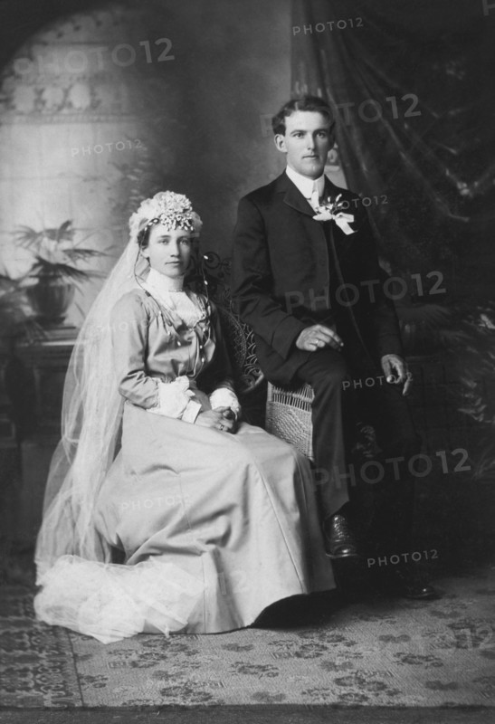 Wedding Couple, Portrait, Waverly, Iowa, USA, circa 1915