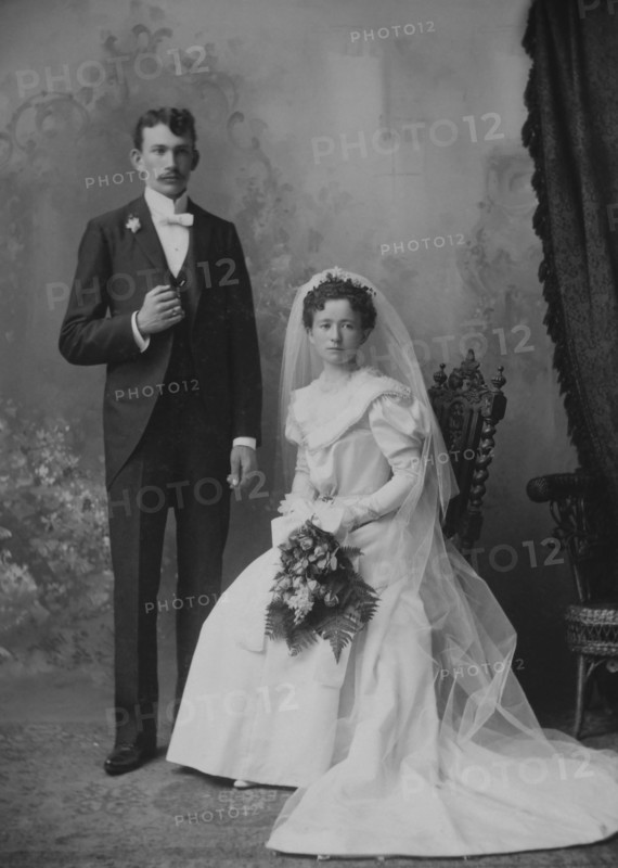 Wedding Couple, Portrait, Milwaukee, Wisconsin, USA, circa 1910