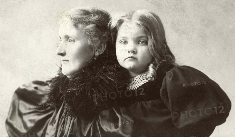 Mother and Young Daughter, Portrait, Close-Up, circa 1903