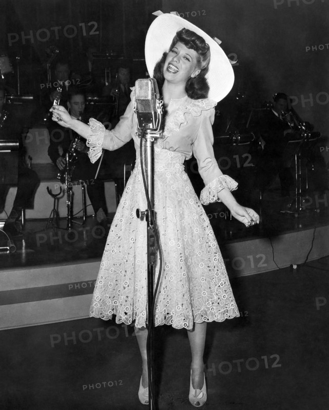 Dinah Shore, Singing on-set of the Film "Thank Your Lucky Stars", 1943