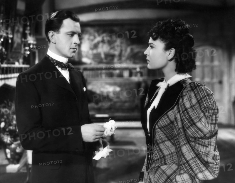 John Clements, June Duprez, on-set of the Film "The Four Feathers", 1939