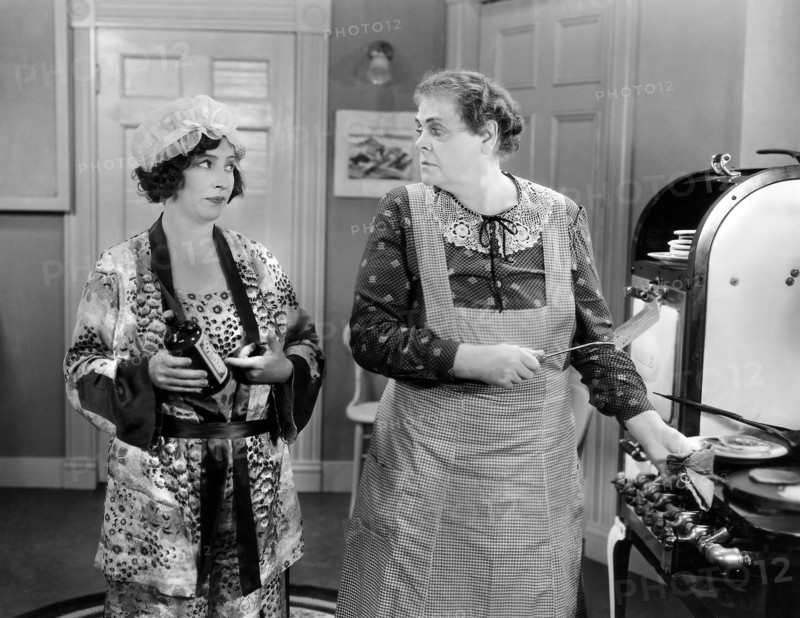 Polly Moran, Marie Dressler, on-set of the Film "Prosperity", 1932