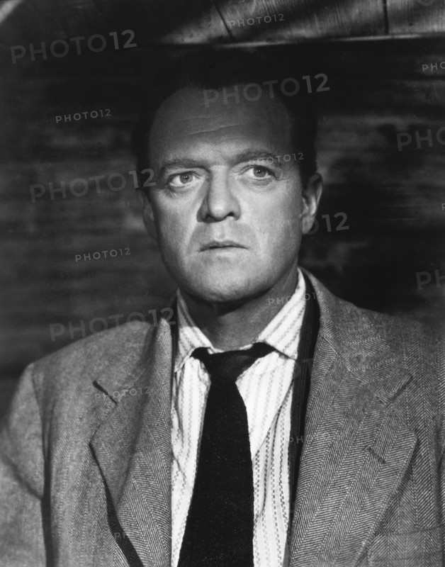 Van Heflin, on-set of the Film "5 Branded Women", 1960