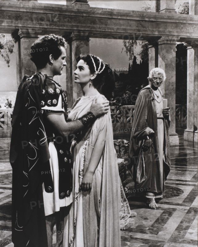 Richard Burton, Jean Simmons, on-set of the Film "The Robe", 1953