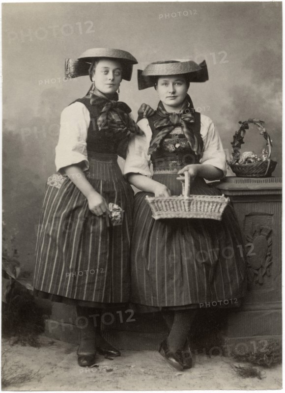 Italian Flower Girls, circa 1887