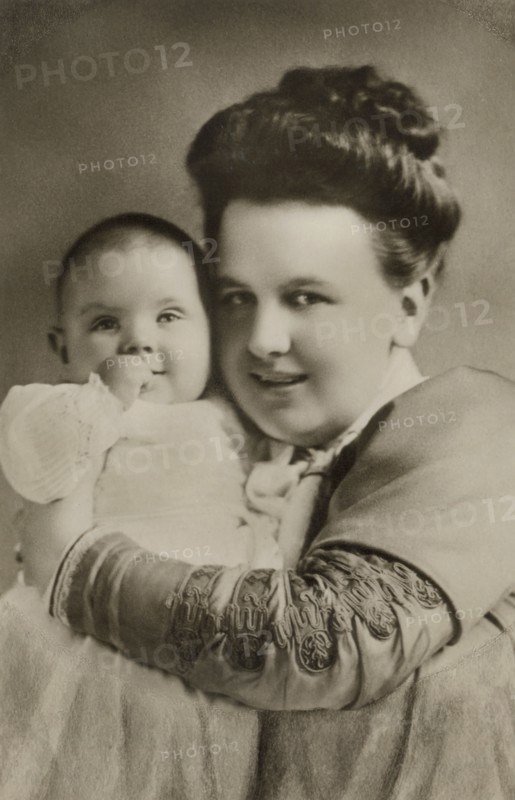 Wilhelmina (1880-1962), Queen of the Netherlands 1890--1948, with Daughter, Princess Juliana, Portrait, 1909
