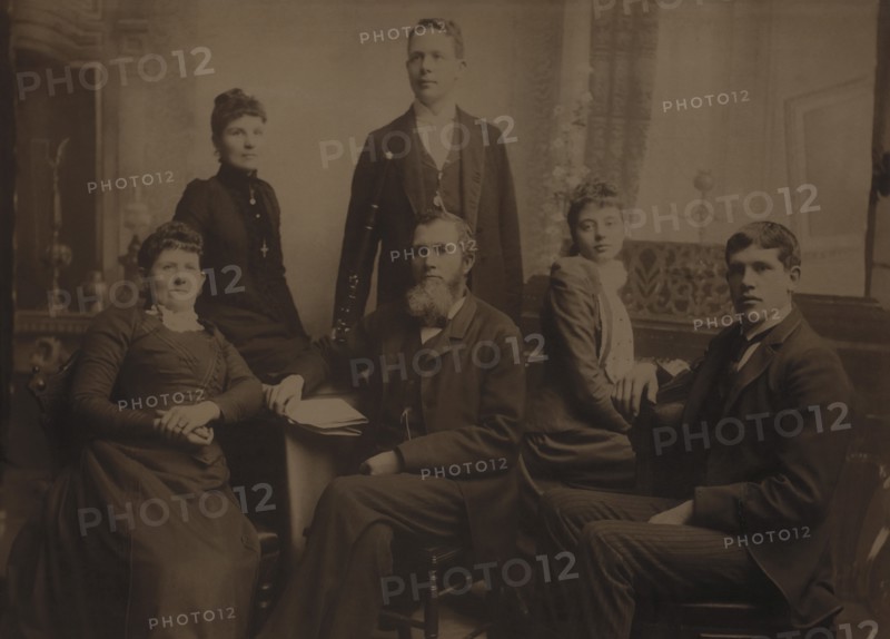 Family Portrait, (seated L-R) Odelia Allen (mother), Sheldon Allen (father), Laura Allen (daughter), (standing L-R), Dode Allen (daughter), Edwin Allen (son), Log City, Illinois, USA, 1890
