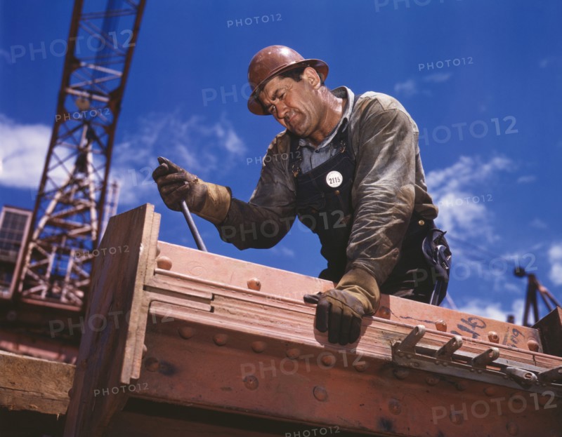 "Big Pete" Ramagos, Rigger at Work on TVA's Douglas Dam, French Broad River, Sevier County, Tennessee, USA, Alfred T. Palmer for Office of War Information, June 1942
