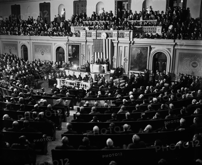 U.S. President Franklin Roosevelt delivering First Nighttime Annual Message to Second Session of the 74th Congress, Washington DC, USA, Harris & Ewing, January 3, 1936