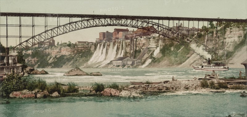Niagara, Mills and Grand Trunk (i.e. Upper Steel Arch) Bridge, connecting Niagara Falls, New York, USA and Niagara Falls, Ontario, Canada, Detroit Publishing Company, 1900