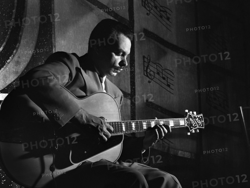 Laurindo Almeida, Portrait, Richmond, Virginia, USA, William P. Gottlieb Collection, 1947