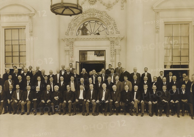 U.S. President Theodore Roosevelt in Group Portrait with Governors, Members of the Inland Waterways Commission, his Cabinet and the U.S. Supreme Court, Washington, D.C., USA, 1908