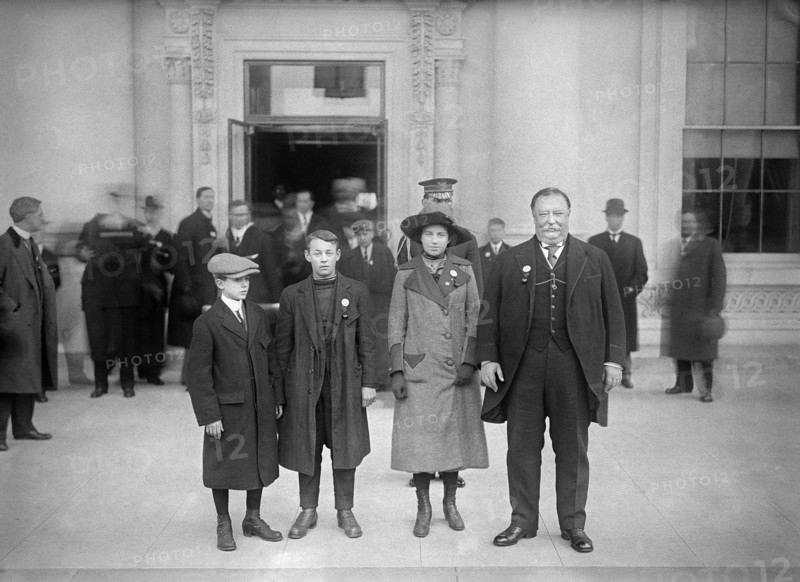 U.S. President William Howard Taft (right) with L-R, his sons Charles and Robert and his Wife, First Lady Helen Herron Taft, Full-Length Portrait, Washington, D.C., USA, Photograph by Harris & Ewing, 1910