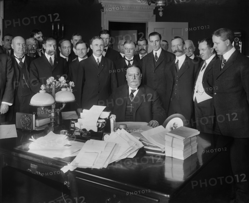 U.S. President William Howard Taft Signing Bill Making Arizona the 48th State of the Union, Washington, D.C., USA, Photograph by Harris & Ewing, February 14, 1912