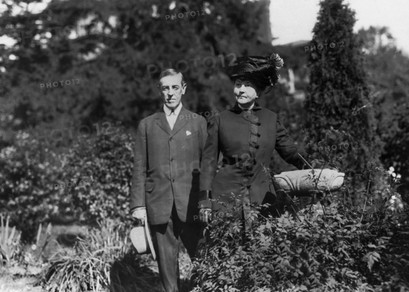 Princeton University President Woodrow Wilson with his First Wife Ellen Axon Wilson, Three-Quarter Length Portrait in Garden, Princeton, New Jersey, USA, photograph by American Press Association, 1910