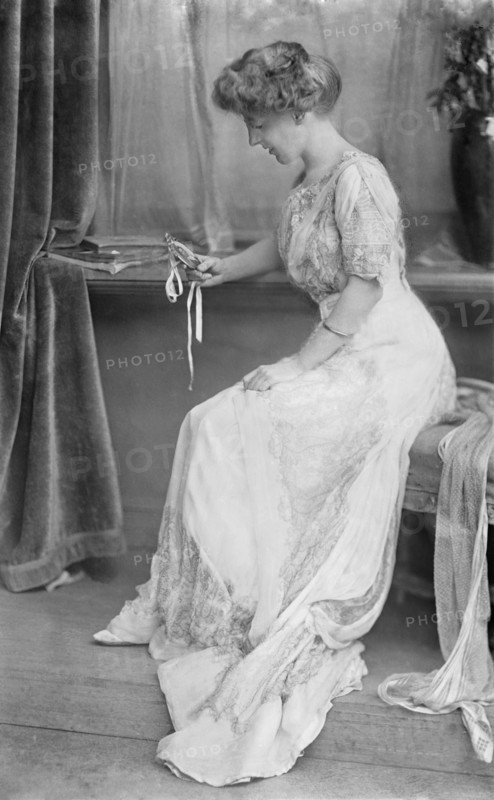 Margaret Woodrow Wilson (1886-1944) Eldest Daughter of U.S. President Woodrow Wilson and Ellen Axson Wilson, Full-Length Portrait, Photograph by Davis & Sanford, NY, between 1910 and 1913