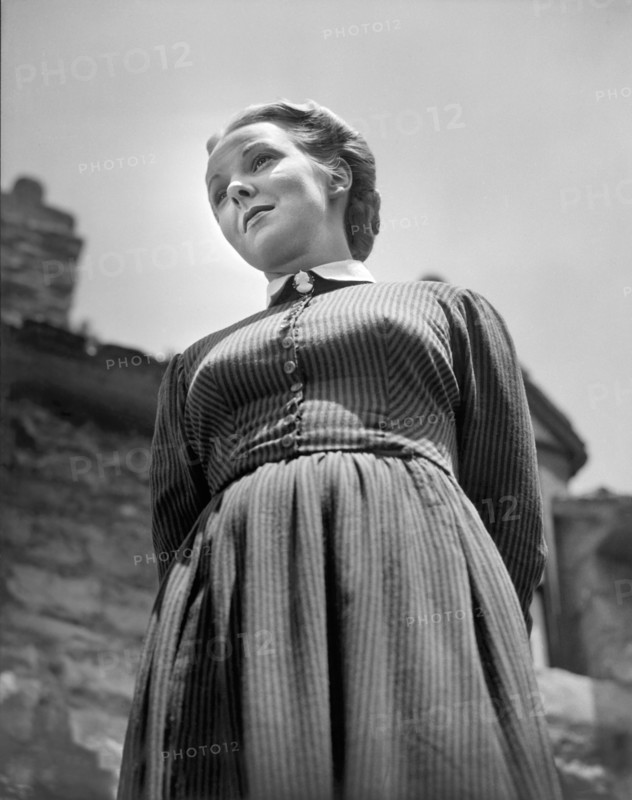 Anna Lee, on-set of the Film, "How Green was my Valley", 20th Century-Fox, 1941