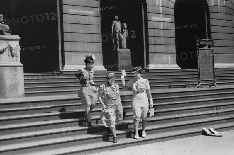 Three Women Leaving Art Institute of Chicago