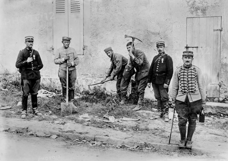 German Prisoners working on Road between Villeroy and Neufmontiers