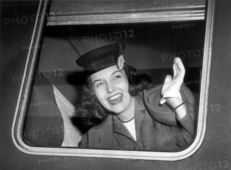 American Actress Shirley Molohon waving Goodbye as she departs Chicago for Hollywood and work in International's "Dark Mirror"