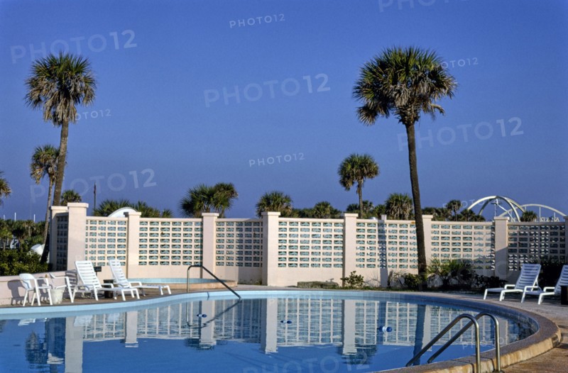 Pool, Marineland Motel