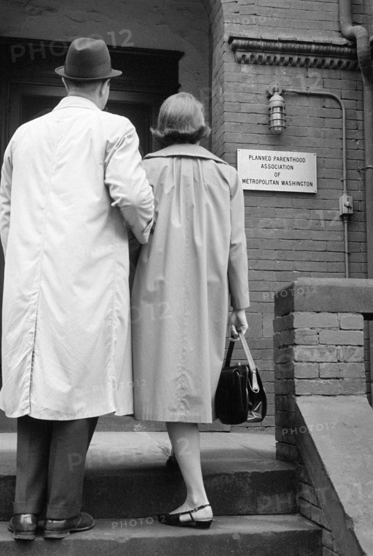 Couple entering Planned Parenthood Building