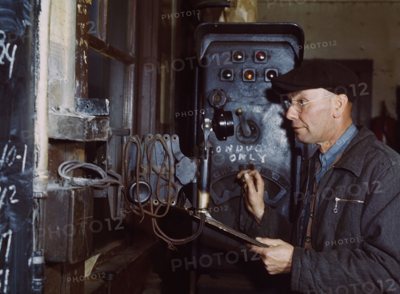 Hump Master in Railroad Yard operating Signal Switch System