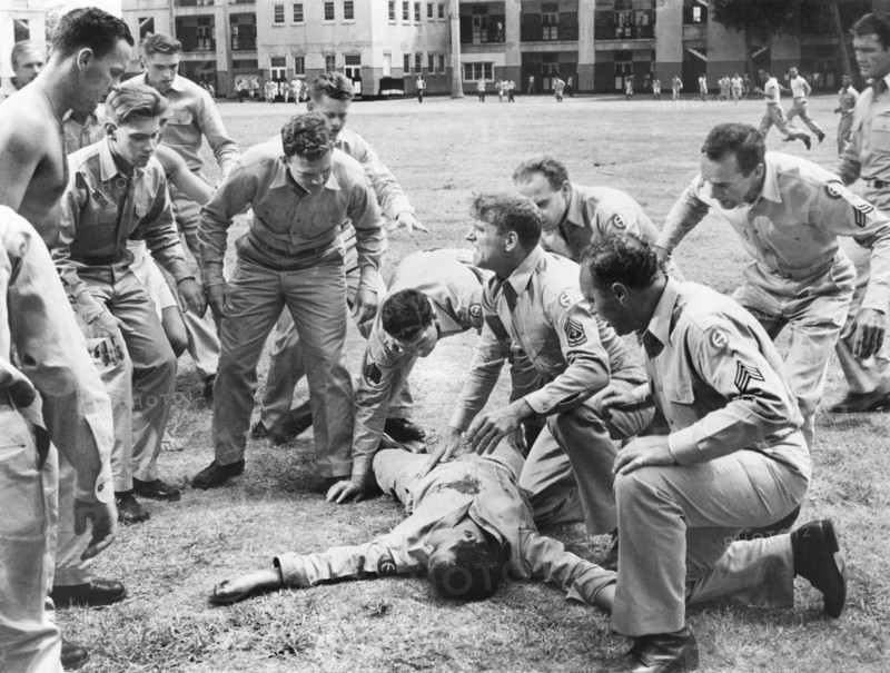 Burt Lancaster (center kneeling)