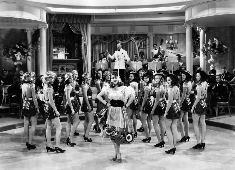 Gypsy Rose Lee (center)